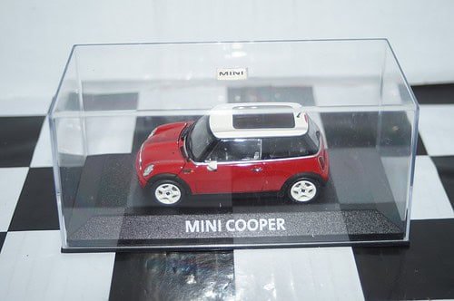 Minichamps BMW Mini Cooper (dealer edition) Red 1:43 diecast Car