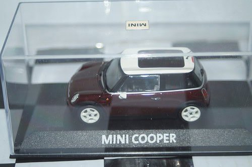 Minichamps BMW Mini Cooper (dealer edition) Burgundy Red 1:43 diecast Car