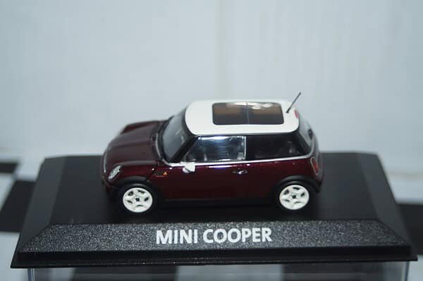 Minichamps BMW Mini Cooper (dealer edition) Burgundy Red 1:43 diecast Car - Image 8