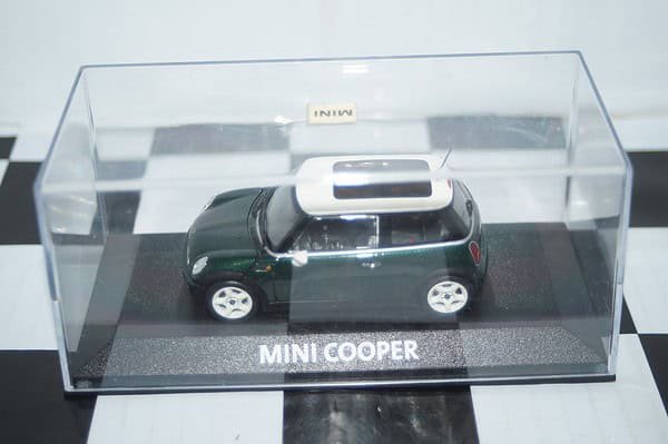Minichamps BMW Mini Cooper (dealer edition) Green 1:43 diecast Car
