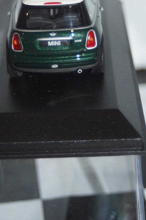 Minichamps BMW Mini Cooper (dealer edition) Green 1:43 diecast Car - Image 5