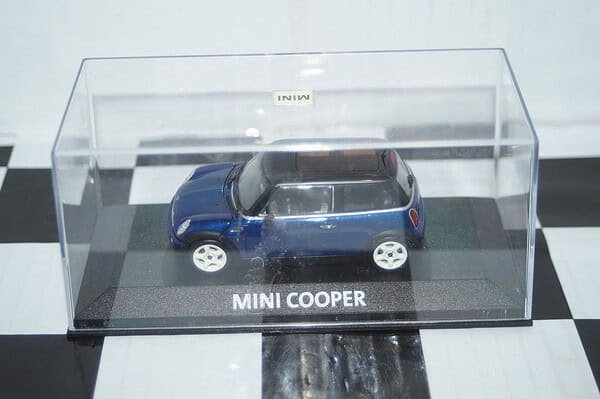 Minichamps BMW Mini Cooper (dealer edition) Navy Blue 1:43 diecast Car