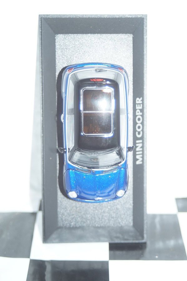 Minichamps BMW Mini Cooper (dealer edition) Navy Blue 1:43 diecast Car - Image 4