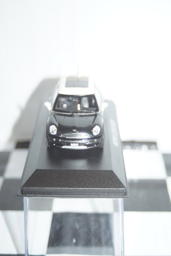 Minichamps BMW Mini Cooper (dealer edition) Graphite Grey/Black 1:43 diecast Car - Image 7