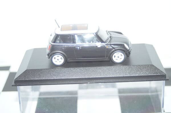Minichamps BMW Mini Cooper (dealer edition) Graphite Grey/Black 1:43 diecast Car - Image 6