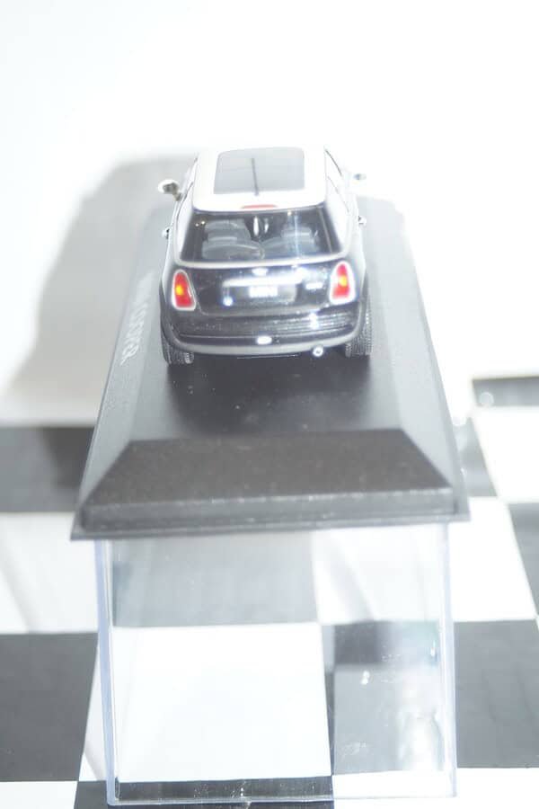 Minichamps BMW Mini Cooper (dealer edition) Graphite Grey/Black 1:43 diecast Car - Image 5