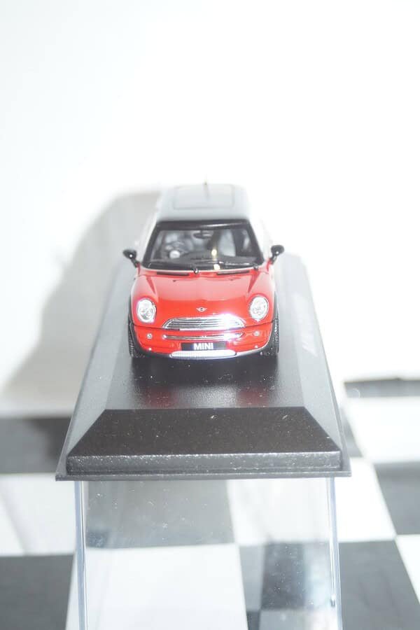 Minichamps BMW Mini Cooper (dealer edition) Red 1:43 diecast Car - Image 7