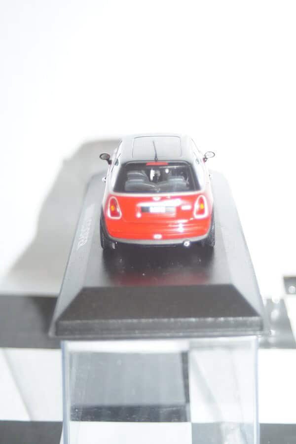 Minichamps BMW Mini Cooper (dealer edition) Red 1:43 diecast Car - Image 5