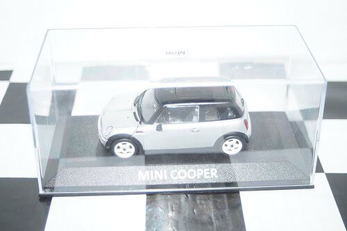 Minichamps BMW Mini Cooper (dealer edition) Silver 1:43 diecast Car