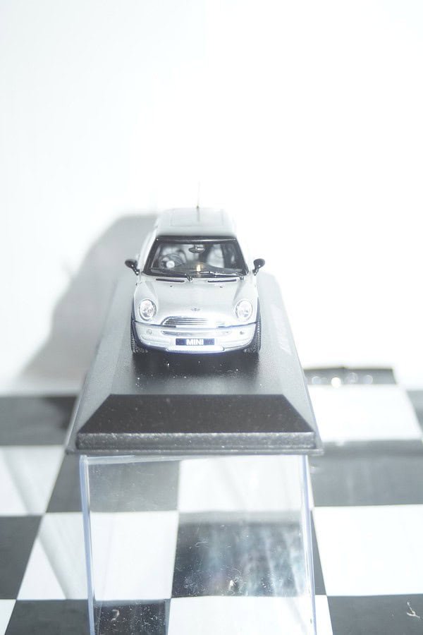Minichamps BMW Mini Cooper (dealer edition) Silver 1:43 diecast Car - Image 7