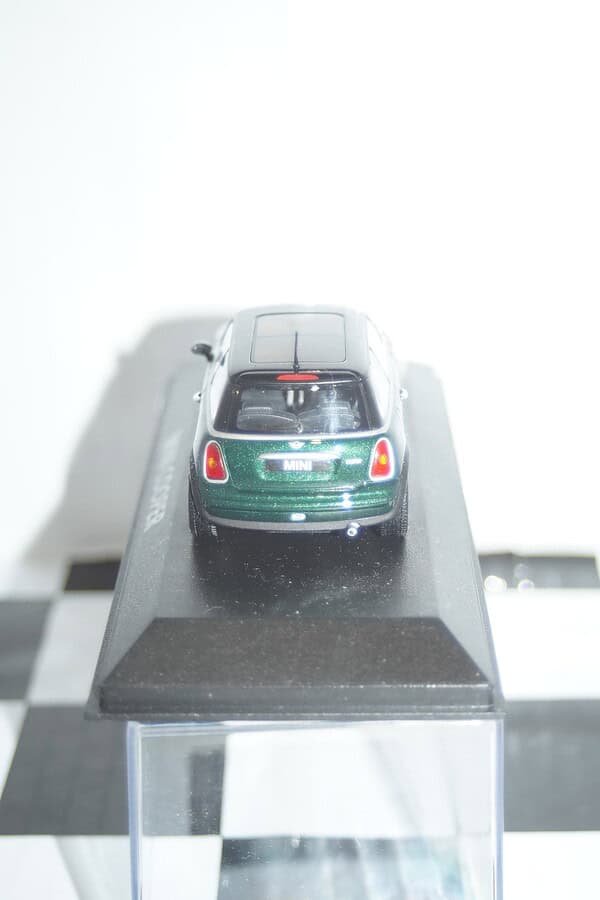 Minichamps BMW Mini Cooper (Dealer Box) in Dark Green 1:43 diecast car - Image 4