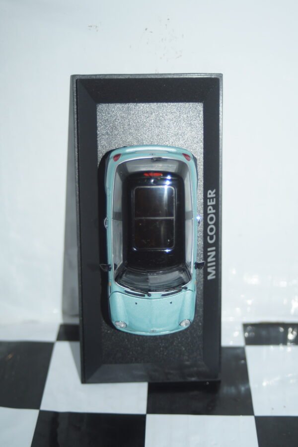 Minichamps BMW Mini Cooper (dealer edition) Pearlescent Green/Blue 1:43 diecast Car - Image 4