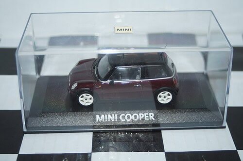 Minichamps BMW Mini Cooper (dealer edition) Burgundy Red 1:43 diecast Car