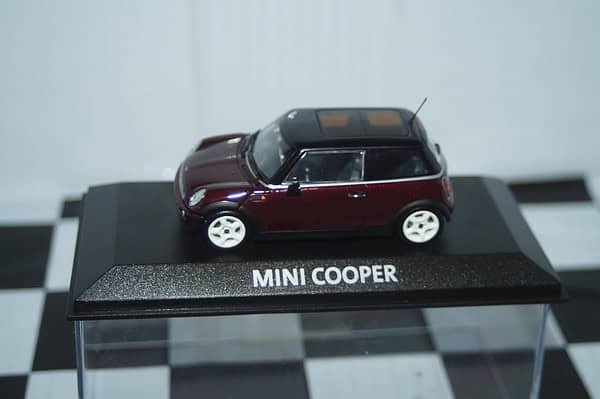 Minichamps BMW Mini Cooper (dealer edition) Burgundy Red 1:43 diecast Car - Image 8