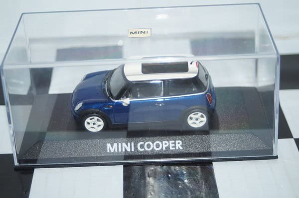 Minichamps BMW Mini One (dealer edition) Navy Blue 1:43 diecast Car