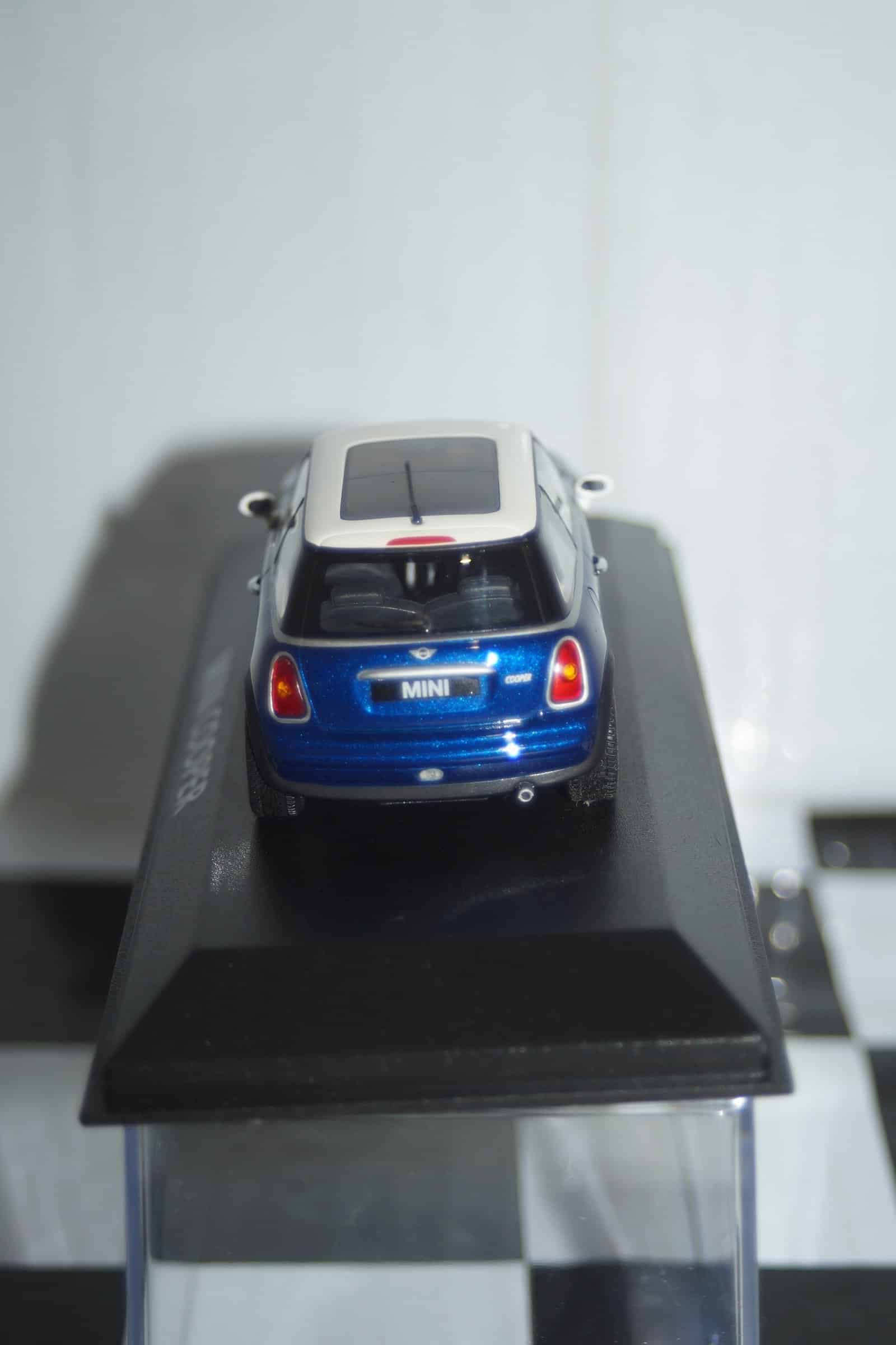Minichamps BMW Mini One (dealer edition) Navy Blue 1:43 diecast Car - Image 5