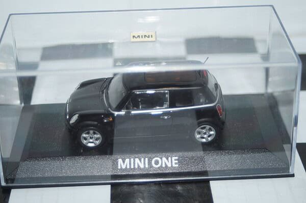 Minichamps BMW Mini One (dealer edition) Black 1:43 diecast Car