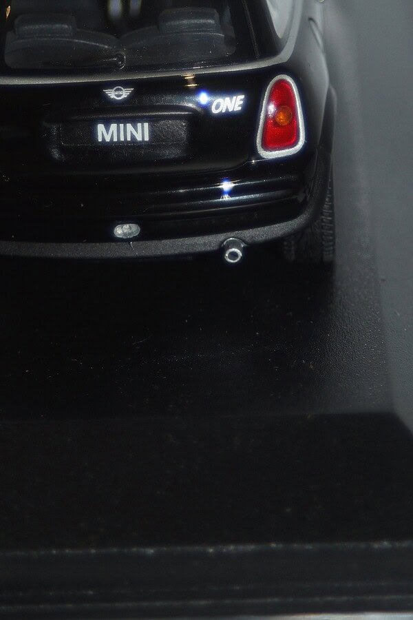 Minichamps BMW Mini One (dealer edition) Black 1:43 diecast Car - Image 5