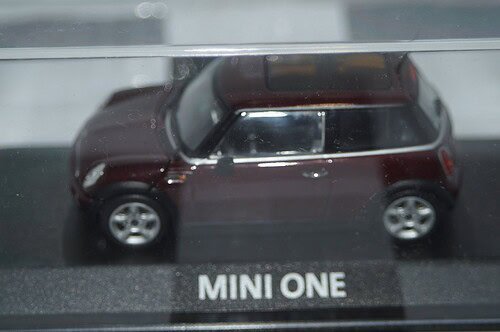 Minichamps BMW Mini One (dealer edition) Burgundy Red 1:43 diecast Car
