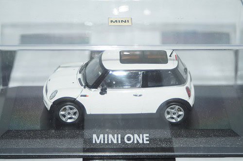 Minichamps BMW Mini One (dealer edition) White 1:43 diecast Car