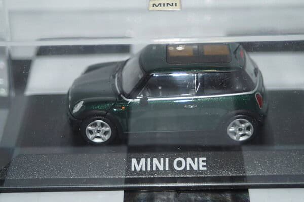 Minichamps BMW Mini One (dealer edition) Dark Green 1:43 diecast Car