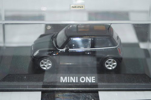 Minichamps BMW Mini One (dealer edition) Graphite Grey/Black 1:43 diecast Car