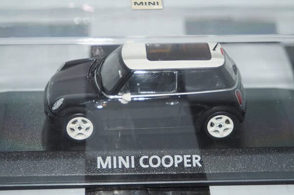 Minichamps BMW Mini Cooper (dealer edition) Black 1:43 diecast Car