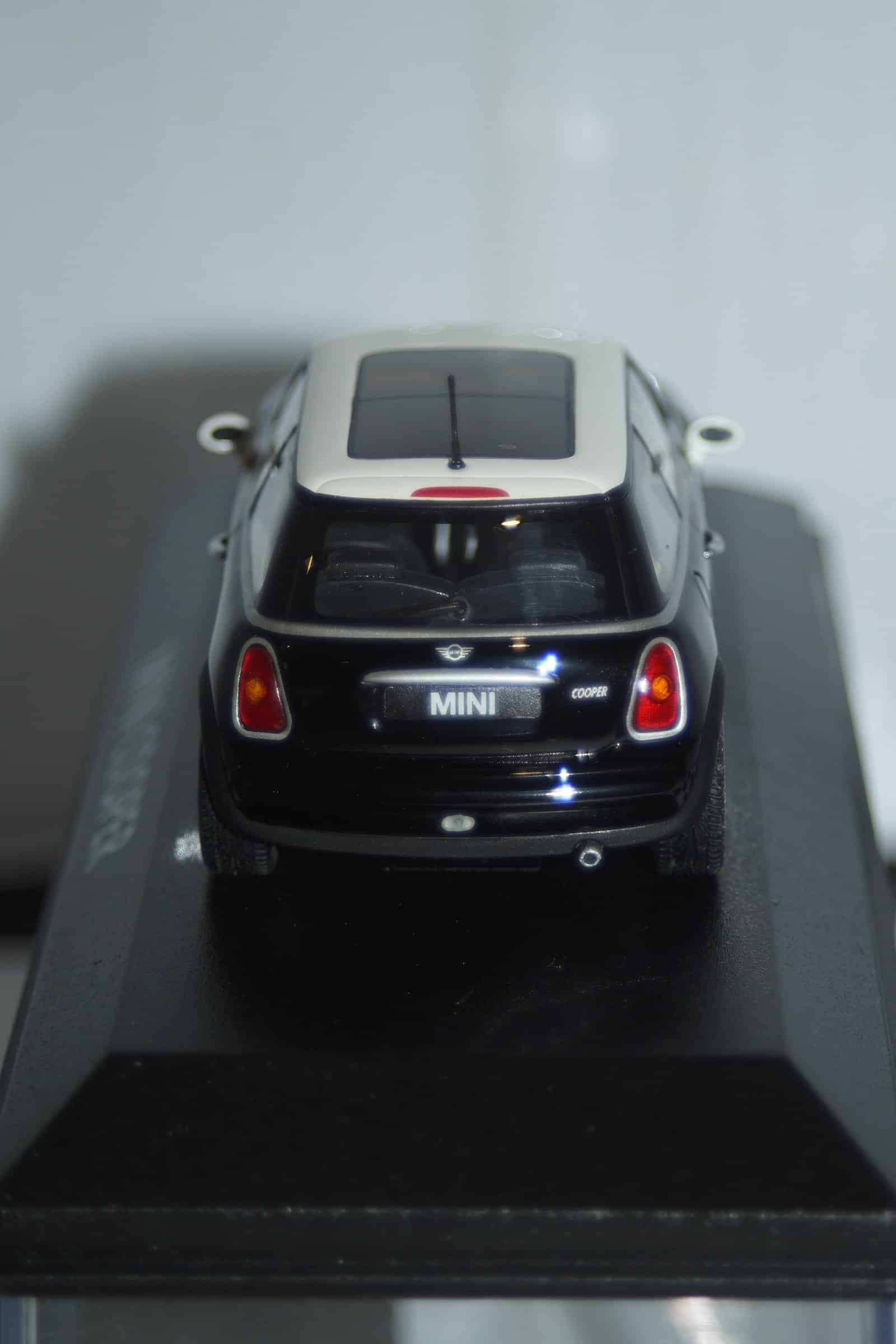 Minichamps BMW Mini Cooper (dealer edition) Black 1:43 diecast Car - Image 5