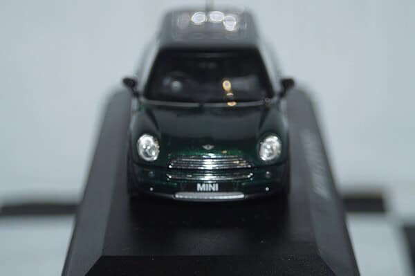 Minichamps BMW Mini Cooper (Dealer Box) in Dark Green 1:43 diecast car