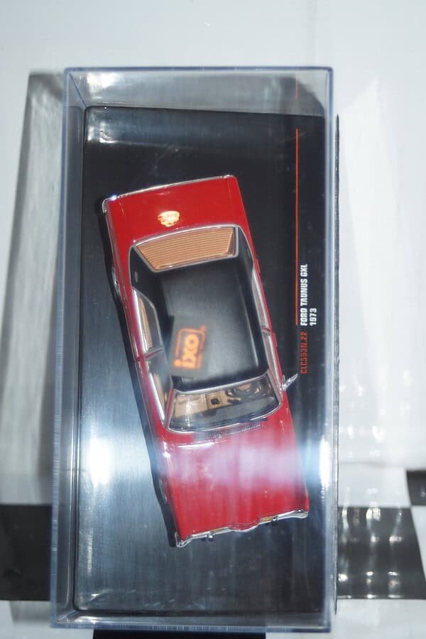Ixo Ford Taunus GLX 1973 RED Diecast 1:43 CLC593N - Image 3