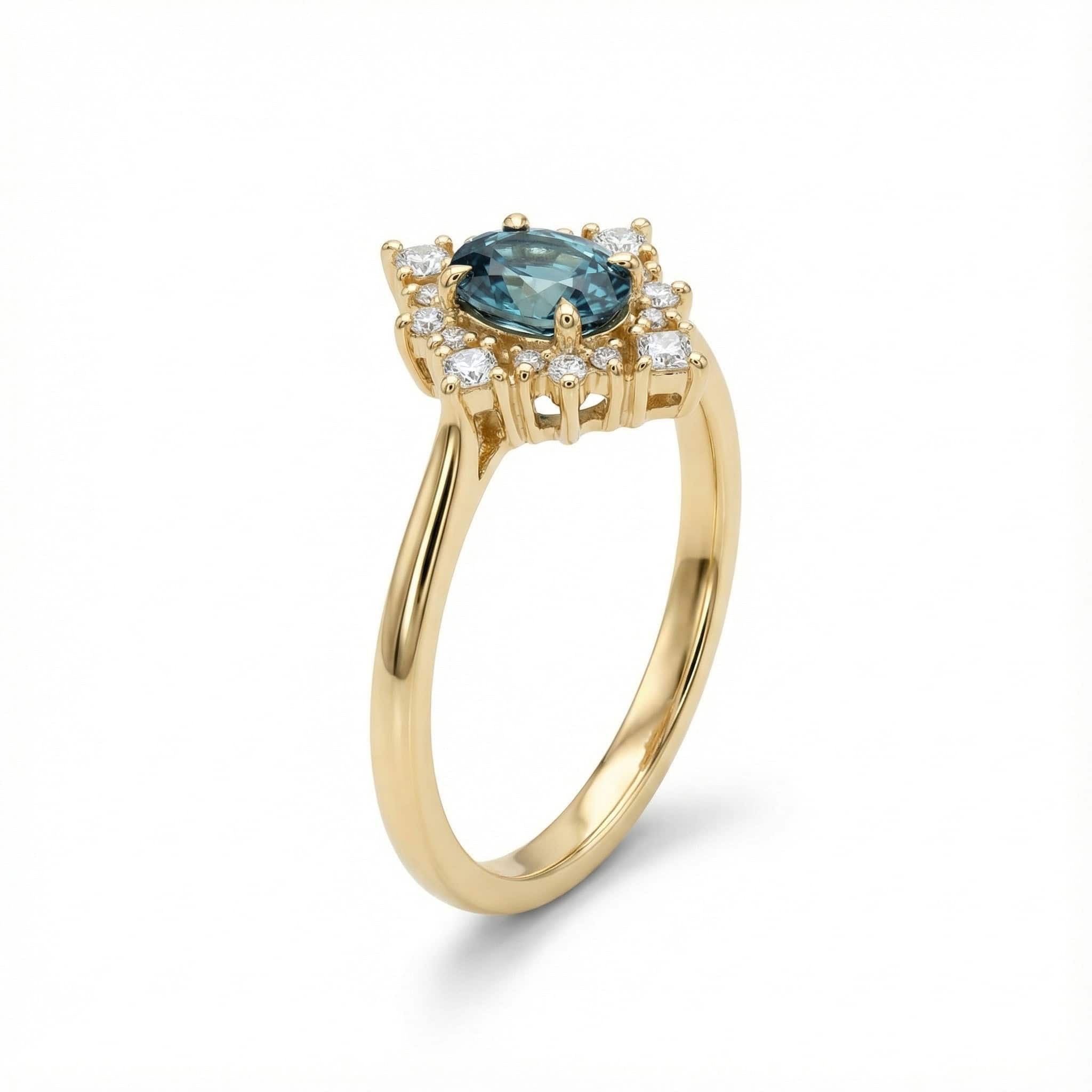 טבעת ספיר בחיתוך אובל עם יהלומים -Pam