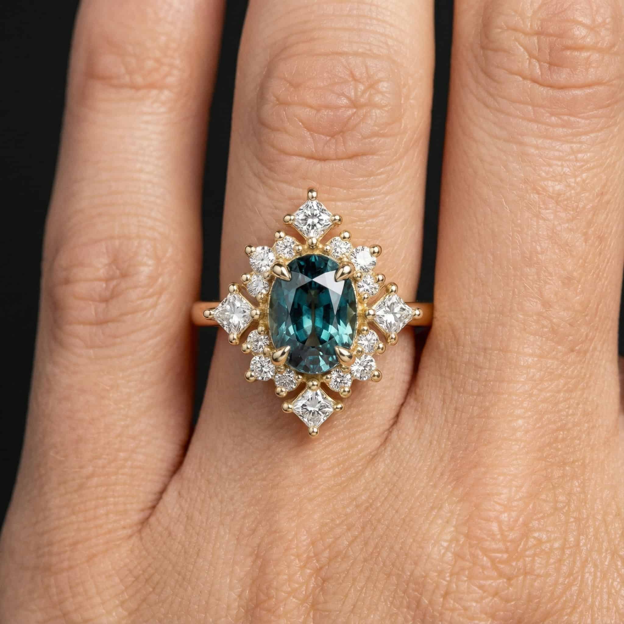 ⁦טבעת ספיר בחיתוך אובל עם יהלומים -Pam⁩ – תמונה ⁦4⁩