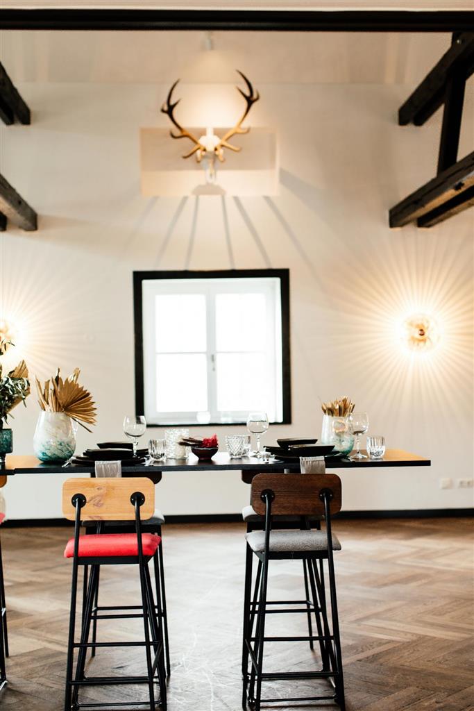 Barhocker Bernie Sitzauflage grau Lehne Holz dunkel - Image 4