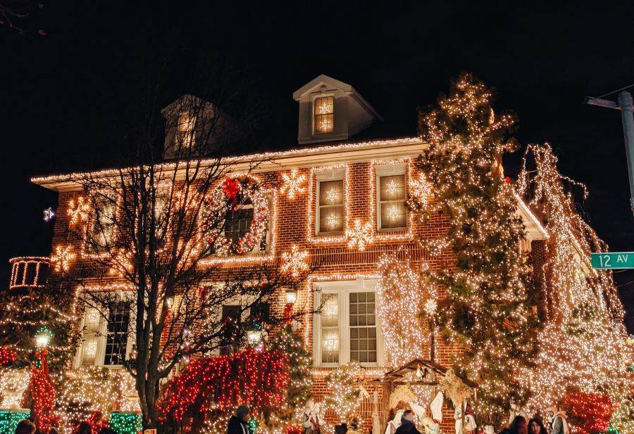 Holiday Safety: The Dos & Don’ts of Decking and Undecking the Halls