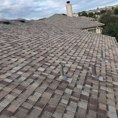 Newly installed Owens Corning Oakridge shingle roofing on a Springtree home by Dolan Roofing & Construction in Cibolo