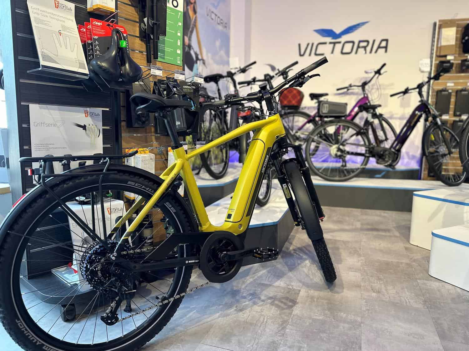 Modernes E-Bike im E-Bike Center Wesel, 46483 Wesel, Deutschland.