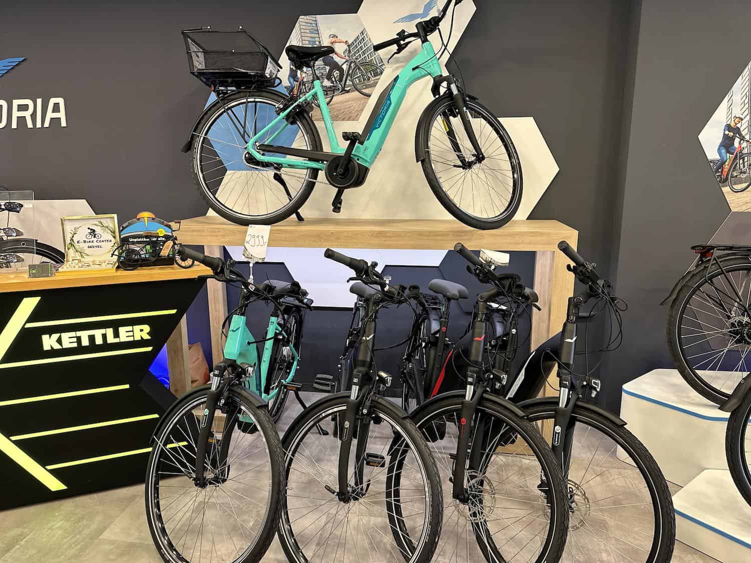 E-Bikes im E-Bike Center Wesel, modernes Fahrradgeschäft in Wesel.