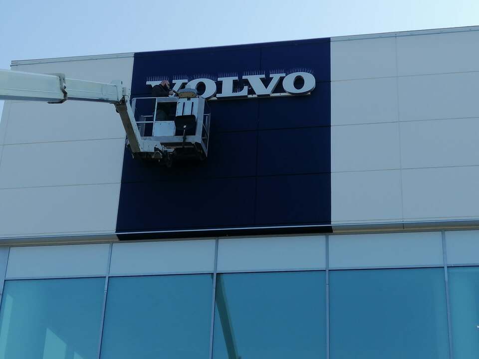 Εργασία στις εγκαταστάσεις Volvo στη Λάρισα
