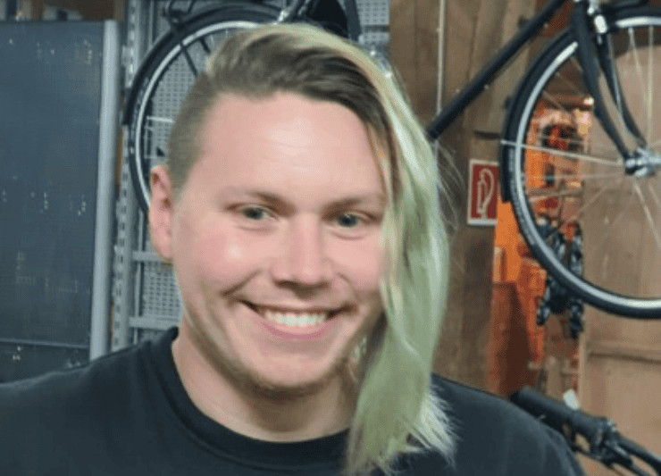 Fahrrad Look Münster Junge Frau mit Fahrrad in Münster, Fahrradgeschäft.