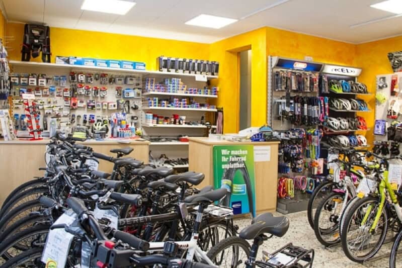 Fahrradgeschäft mit Fahrrädern und Zubehör in Heidelberg-Kirchheim.