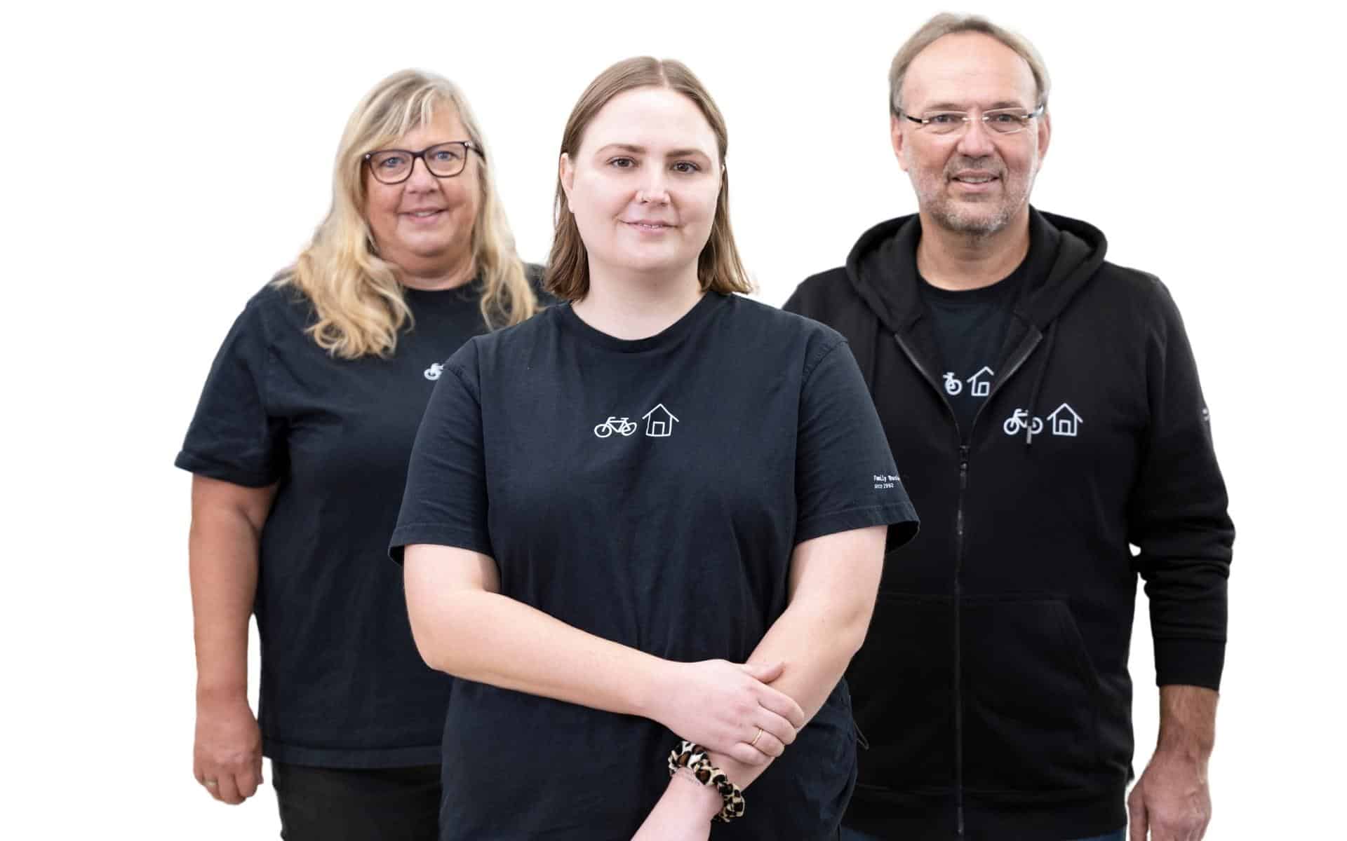 Teamfoto vom Fahrradhaus Garath in Düsseldorf mit drei Mitarbeitern.