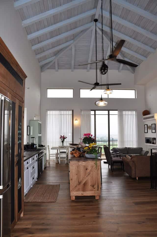 עבודה של ורד ברעוז צילח. צילום: יח״צ, תערוכה בקניון רמת אביב  - אתר אופנה - Fashion Israel - מגזין אופנה