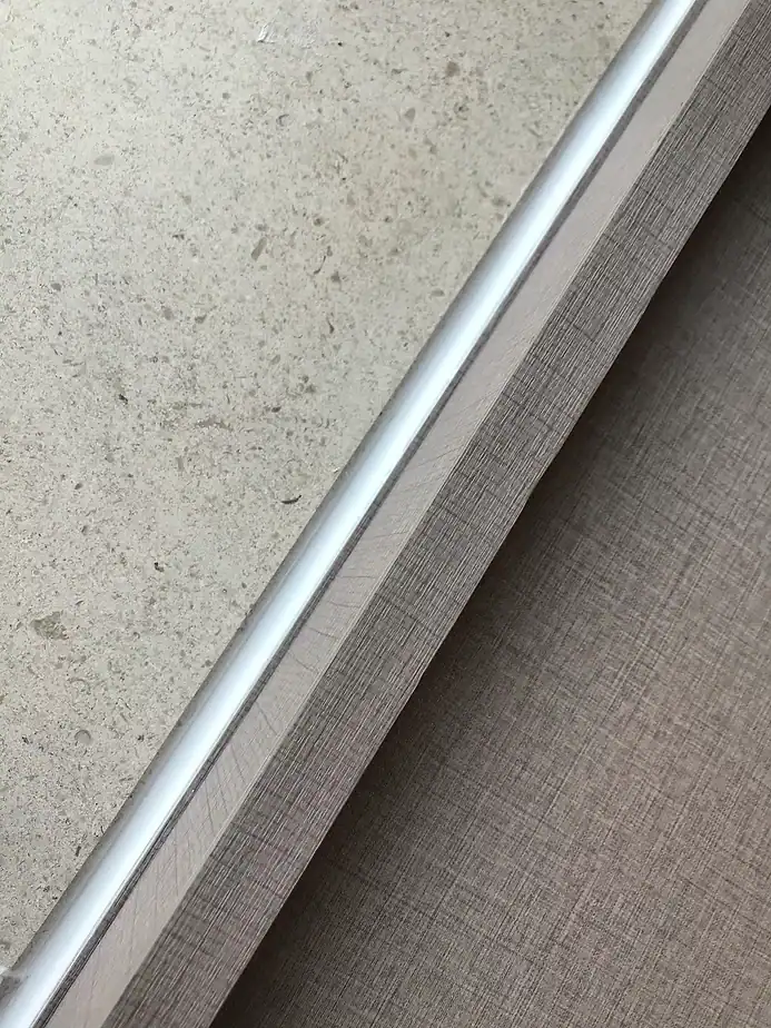 ALT標籤：高質感傢俬用料展示，專注於訂造設計細節.