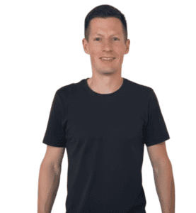 Mann mit schwarzem T-Shirt vor FRS.BIKE in Paderborn.