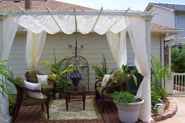 Kocsibeálló, filagória viráglugas - pillanatok alatt nyári összejöveteleknek megfelelő elegáns hellyé alakítható, fényáteresztő függönyök előre !