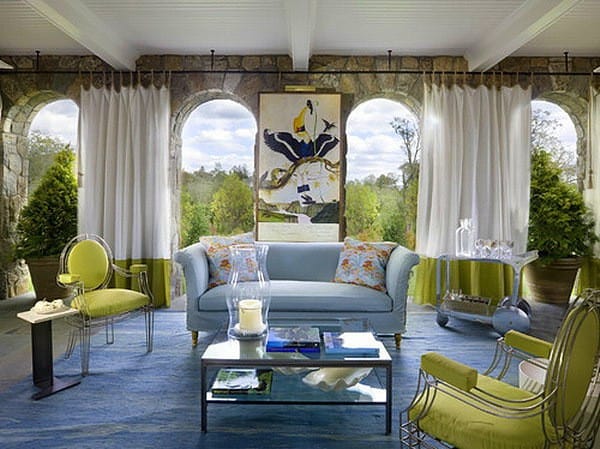 a Fehér kültéri függöny egy ki otthont varázsol a teraszra.