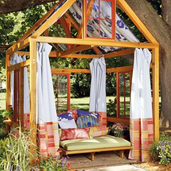 Ötletes árnyékolás nyugágy , kerti bútorok fölé a pergolára.