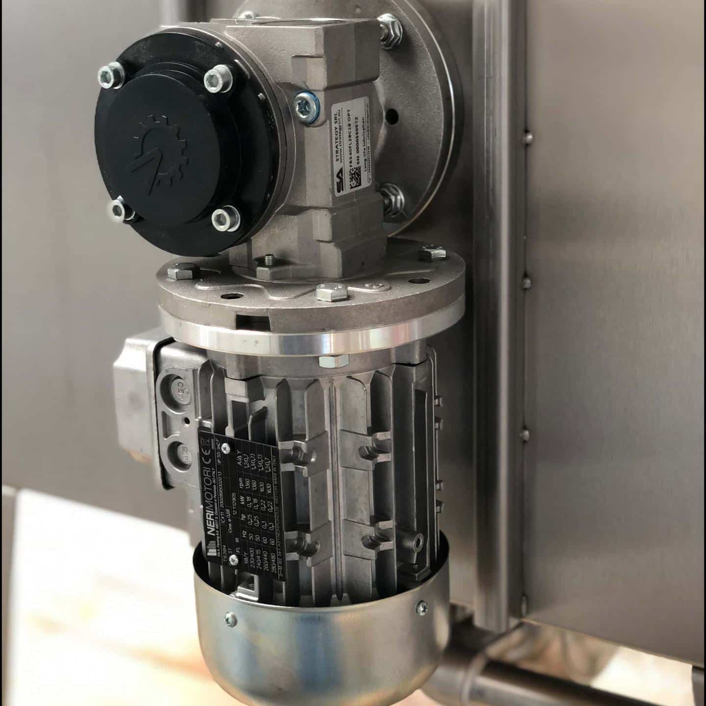 Keinteile Reinigungsanlage mit Motorantrieb