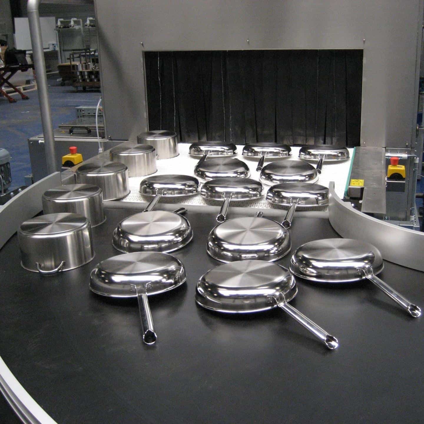 Pfannenreinigung mittels Durchlaufreinigungsanlage