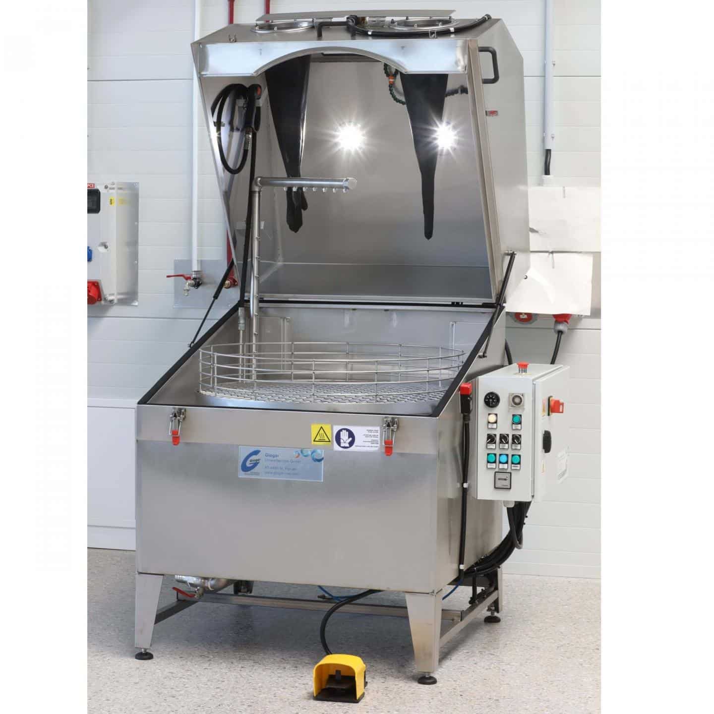 Used parts cleaning system with LED interior lighting